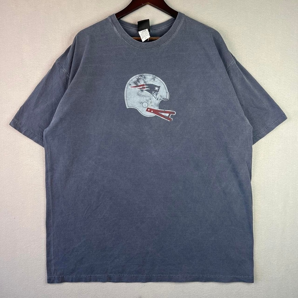 New England Patriots NFL Team Apparel Football Helmet Logo Faded Tee Shirt XXL